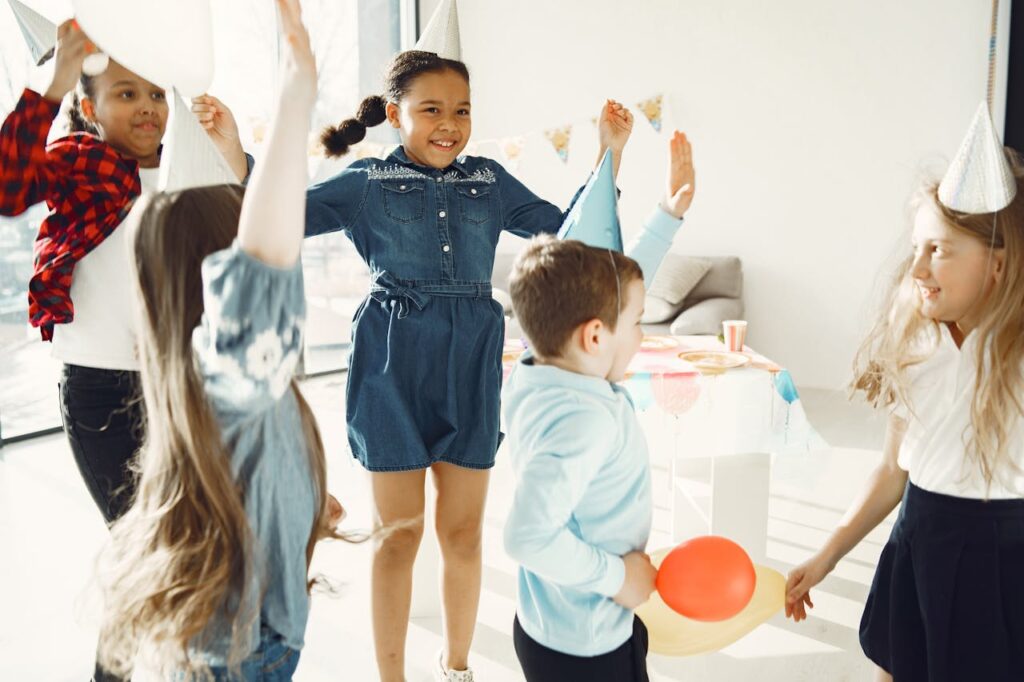 Comment gérer un groupe de 50 enfants pendant une fête ?