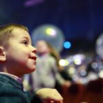 Comment un spectacle développe l’attention des enfants ?