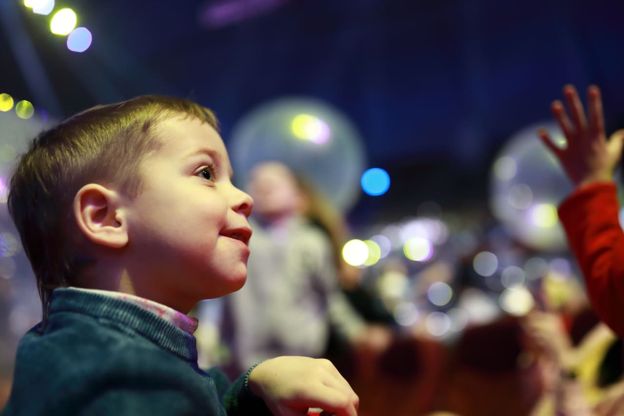 Comment un spectacle développe l’attention des enfants ?